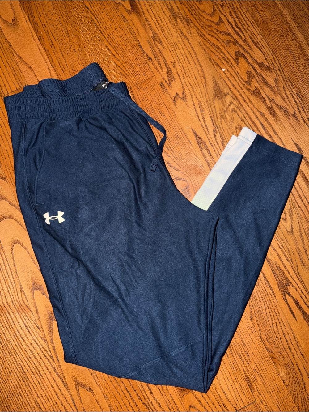 Men’s Under Armour Navy Track Pants- size XL